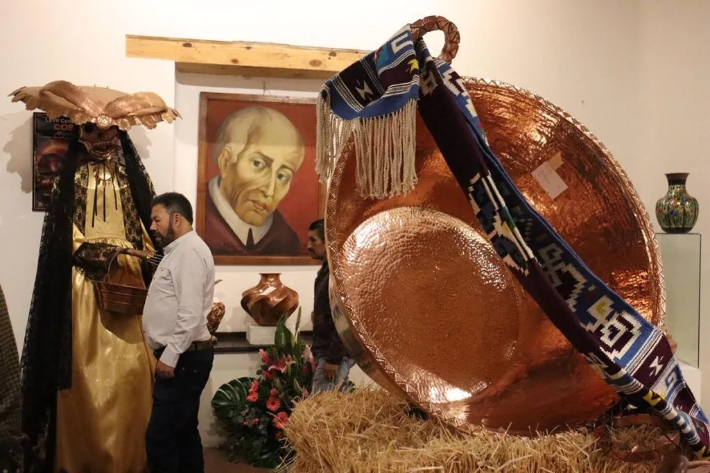 Viaja a Santa Clara del Cobre y maravíllate con su riqueza cultural y artesanal