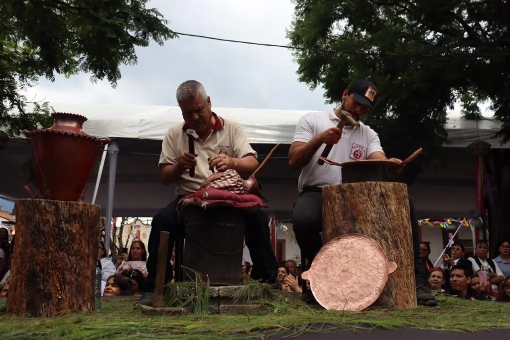 Viaja a Santa Clara del Cobre y maravíllate con su riqueza cultural y artesanal-2