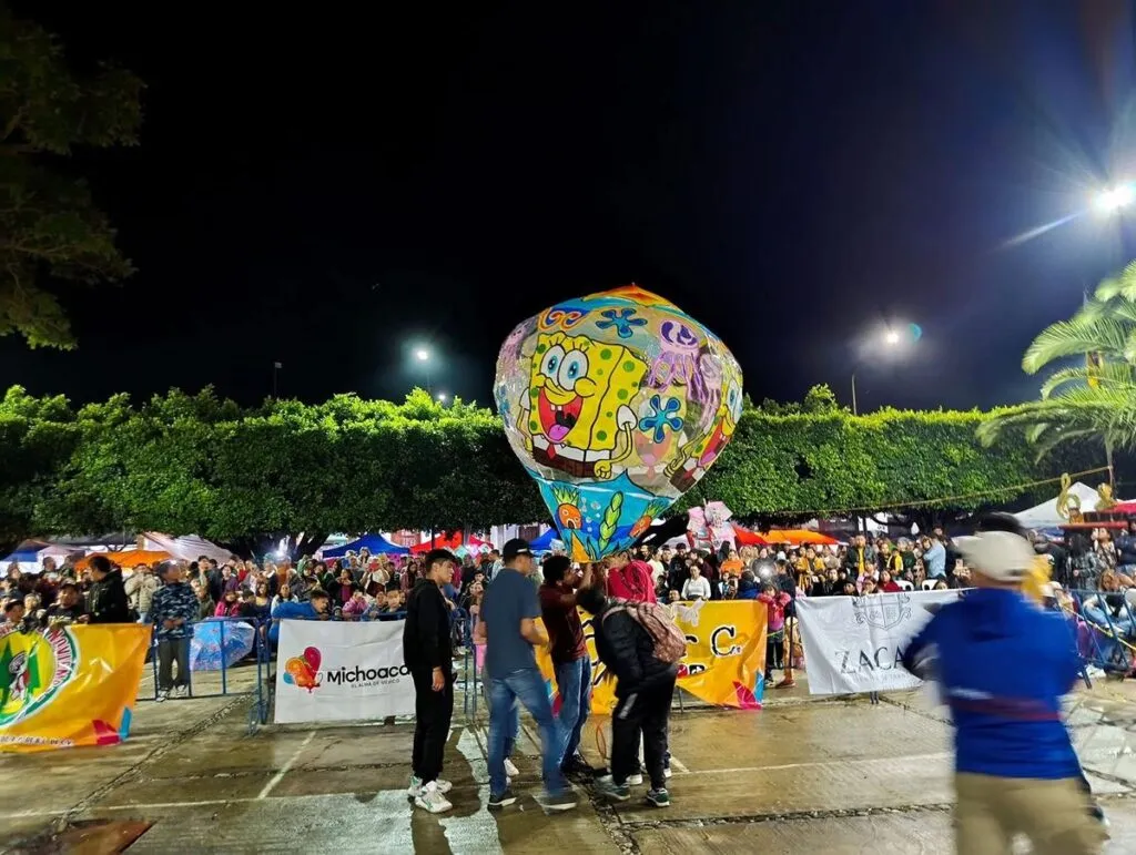 Vive la magia de los globos de Cantoya hoy en Tiríndaro