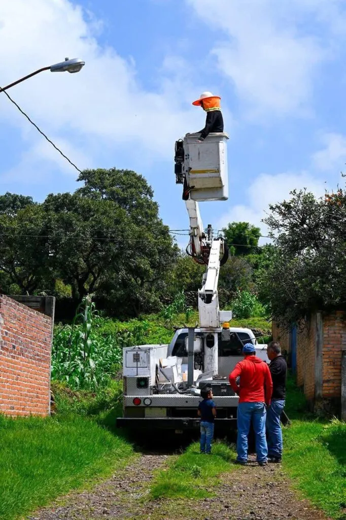 Zacapu avanza hacia comunidades más seguras e iluminadas: Mónica Valdez-1