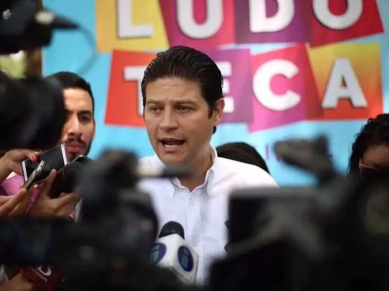 En Morelia, empresarios y ciudadanos cuestionan a Alfonso Martínez por nacionalizar licitaciones, excluyendo a negocios locales, y por polémicas en fotomultas y alumbrado público.