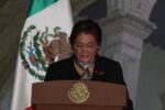 Silvia Figueroa exige respeto a la Reforma Educativa. Su hijo es profesor y abandona las aulas