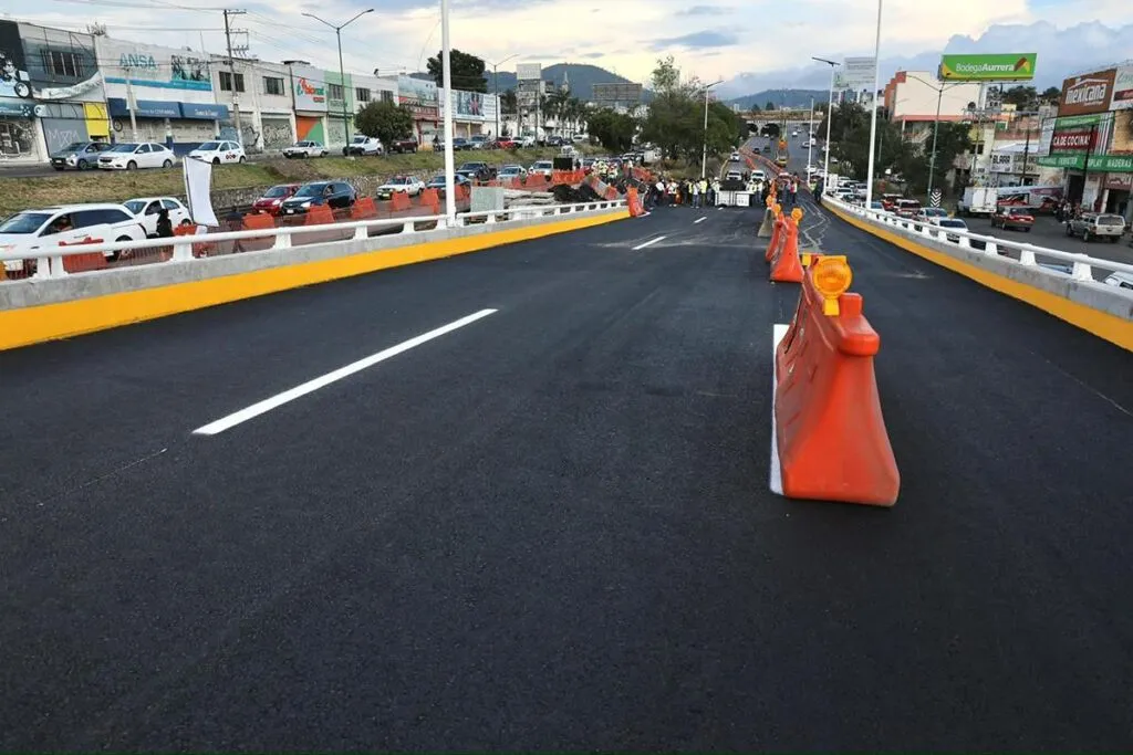 Abren puente sur Paso Eréndira en Morelia 1