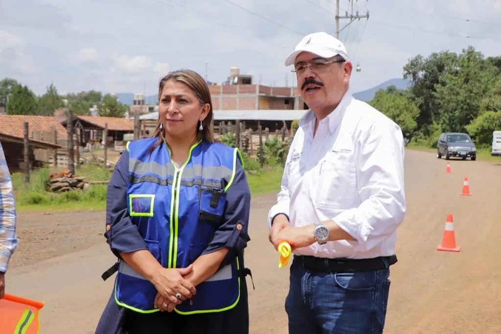 Alcaldesa de Quiroga arranca Rehabilitación de carretera 1