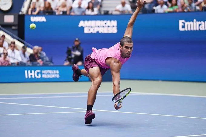 Alcaraz imbatible vence a Djokovic y avanza a la final del US Open 2025-1