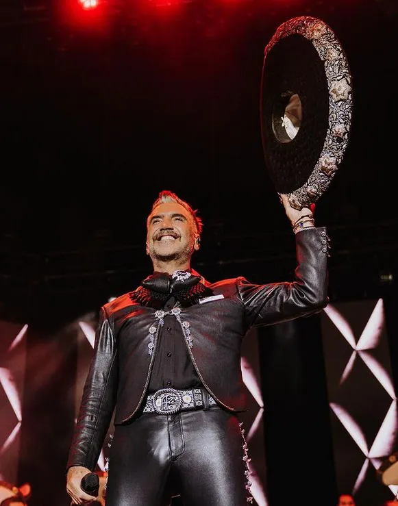 Alejandro Fernández confirma su regreso tras padecer salmonelosis