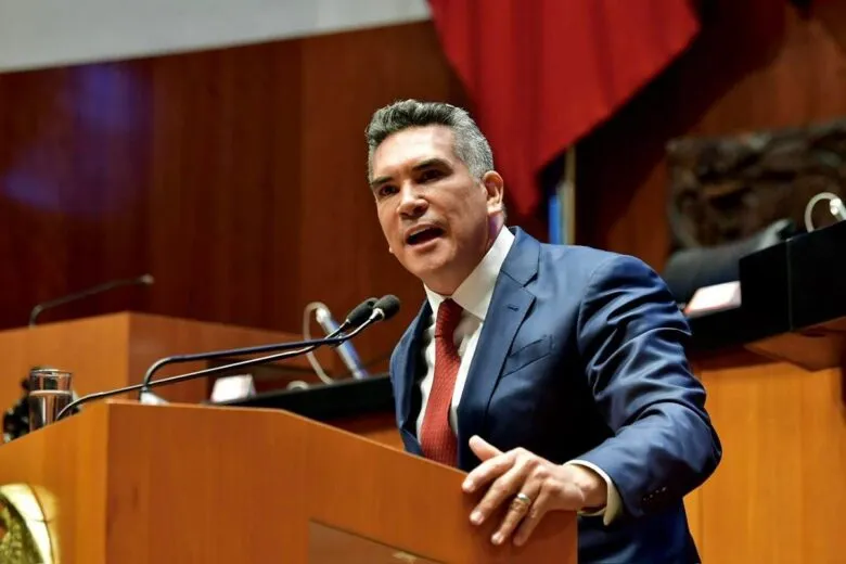 Alejandro Moreno enfrenta a Morena en el Congreso; el partido exige su desafuero tras críticas al gobierno.