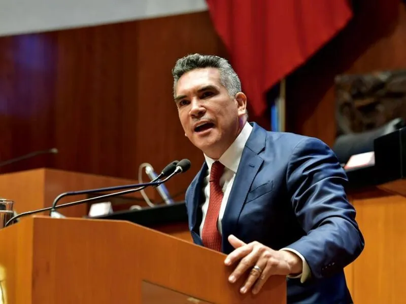 Alejandro Moreno enfrenta a Morena en el Congreso; el partido exige su desafuero tras críticas al gobierno.