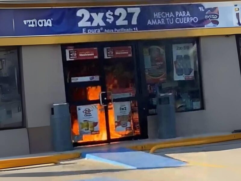 ¡Alerta en Zamora! Atacan con bomba molotov un OXXO en plena zona comercial