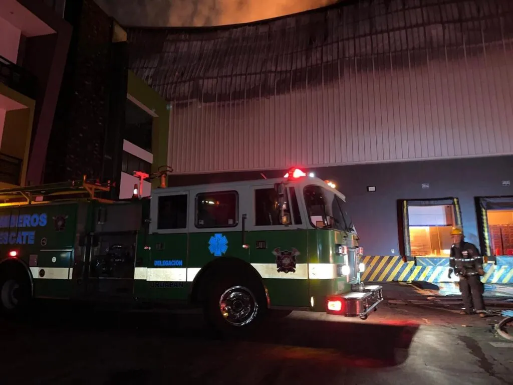 Arde empaque de aguacate en Uruapan; se desconocen los motivos del incendio