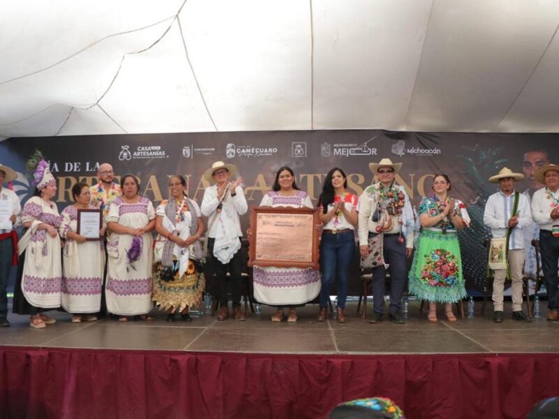 Artesanos Michoacanos reciben distinción por trayectoria