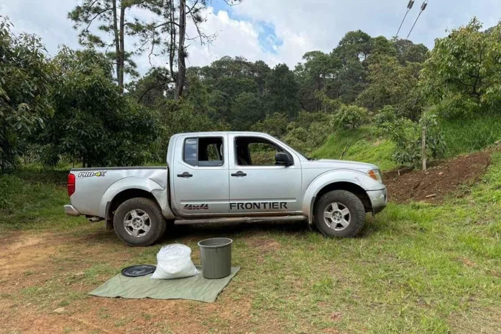 Aseguran 15 kilos de metanfetamina en vehículo ligado a ataque en Uruapan