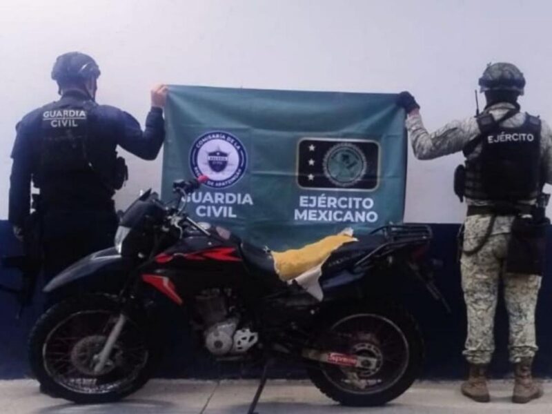 Aseguran vehículo y armas largas en Buenavista