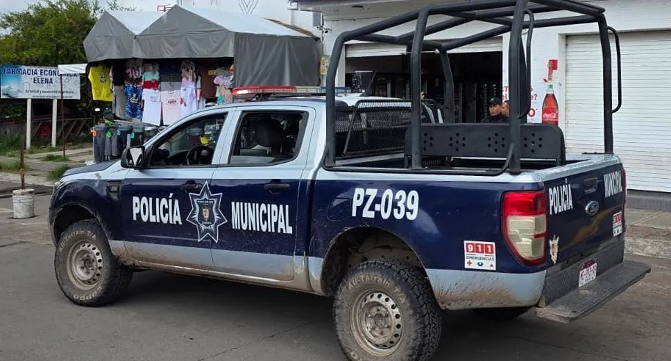 Un adolescente resultó herido, tras ser víctima de una ataque armado en una tienda de abarrotes en Avenida Paseo Altamira en Zamora, Michoacán
