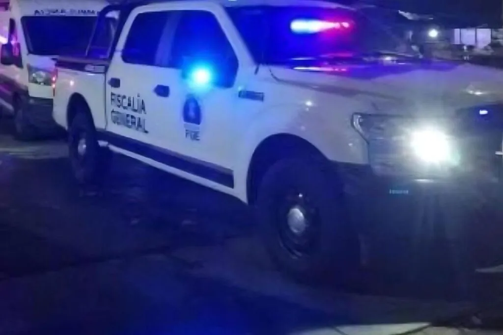Dos funcionarios públicos de la secretaria de Bienestar sobrevivieron de milagro a un ataque armado sobre la carretera Queréndaro-Maravatío, en Michoacán, donde sujetos armados balacearon su vehículo
 1