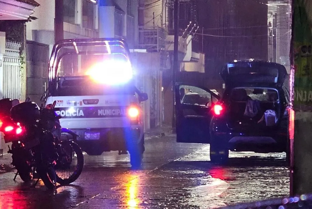 Ataque armado a pareja al interior de una camioneta en Uruapan