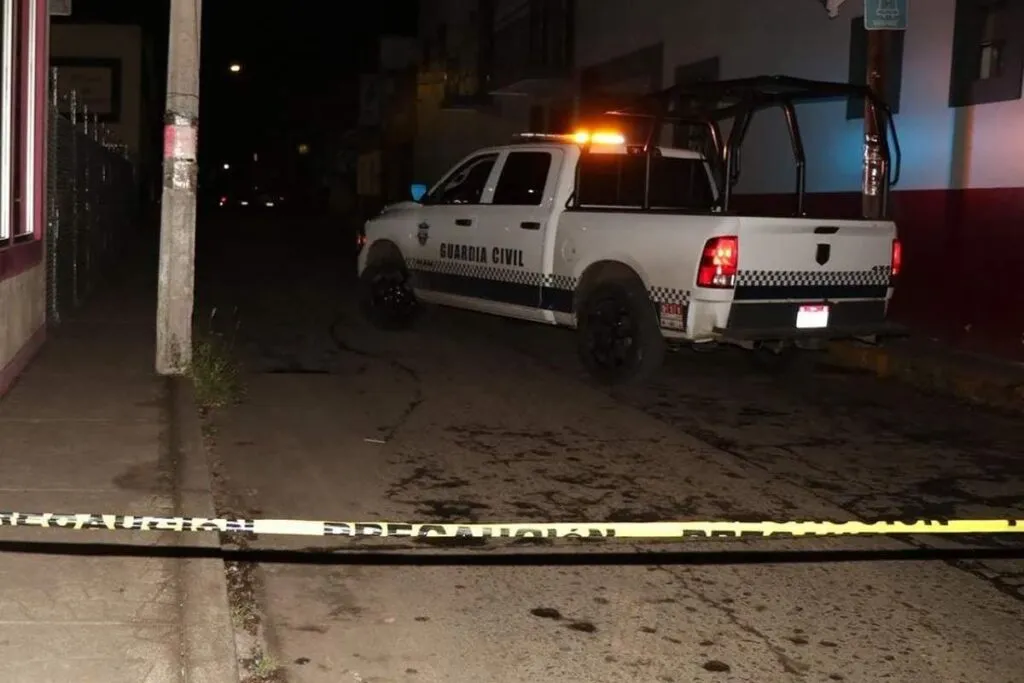 Balacera en Jacona deja dos heridos, arma y camioneta robada aseguradas