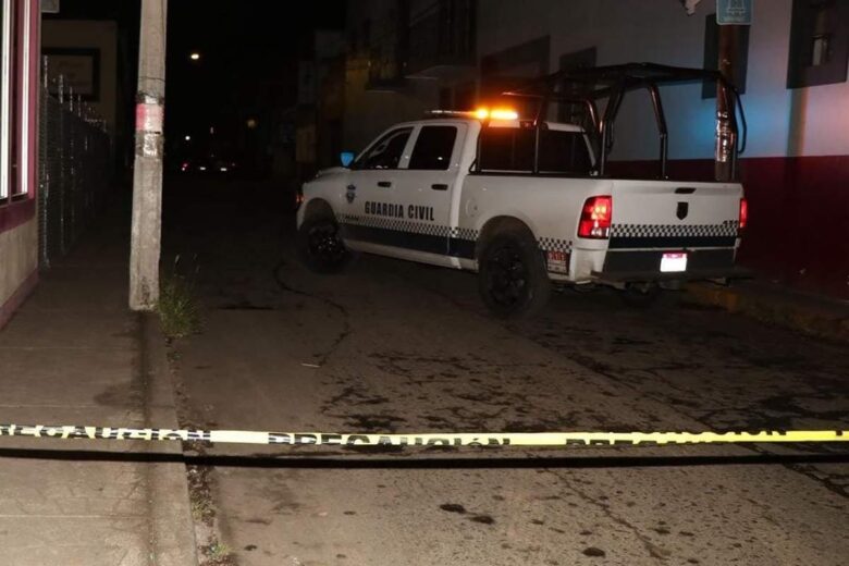 Balacera en Jacona deja dos heridos, arma y camioneta robada aseguradas