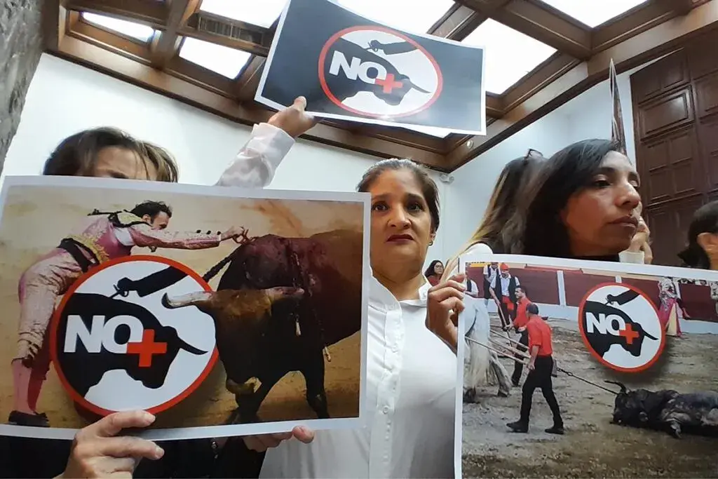 Bedolla advierte cese laboral a jueces que permitan corridas de toros en Michoacán