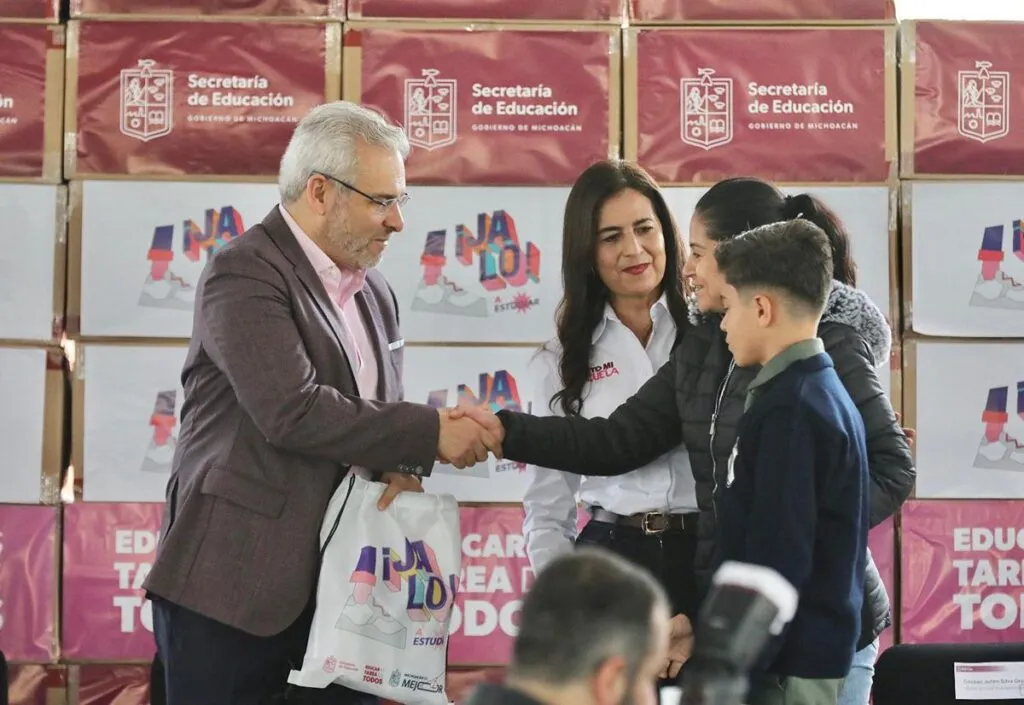 Bedolla consolida a Michoacán como líder nacional en excelencia educativa