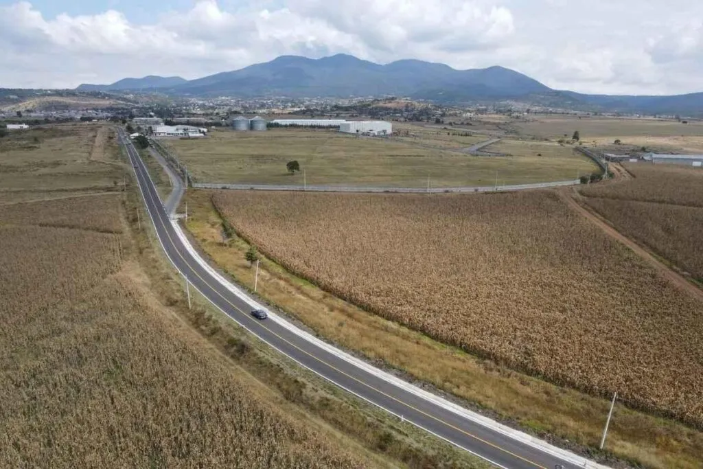 Bedolla impulsa la modernización vial con más de mil 700 km de carreteras rehabilitadas