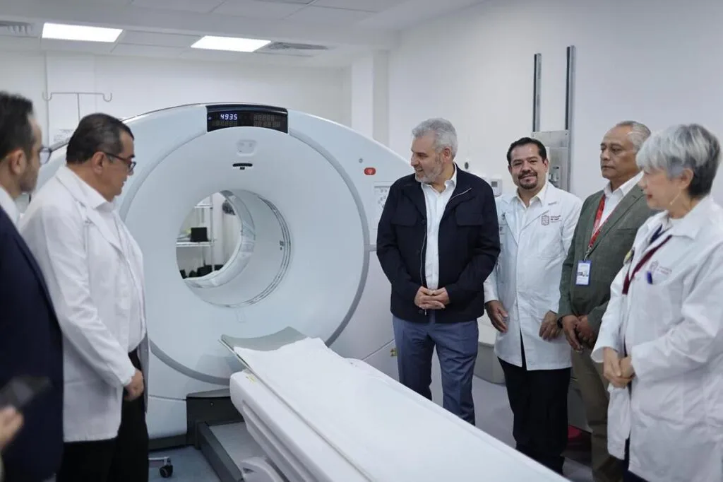 Bedolla pone en marcha equipo de vanguardia para detectar y tratar el cáncer en Michoacán