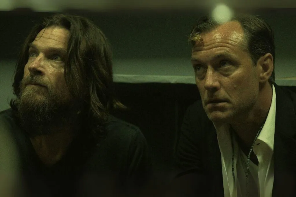 No te pierdas el primer avance y la fecha de estreno de la nueva serie de Netflix "Black Rabbit", con Jude Law y Jason Bateman, que explora los lazos familiares bajo presión en medio del club nocturno más peligroso de Nueva York