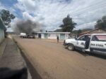Bloquean con vehículo incendiado la carretera Erongarícuaro-Pátzcuaro