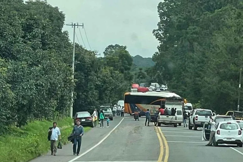 Bloqueos en Peribán por jóvenes desaparecidos en Michoacán 1