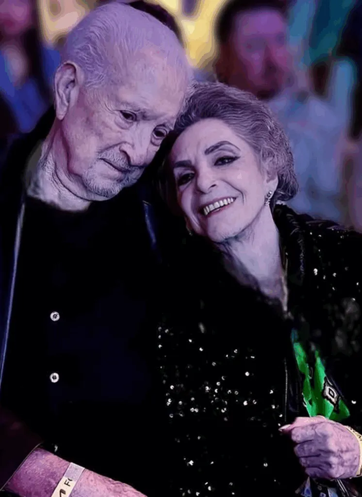 Camila Fernández se ríe de la polémica por beso de doña Cuquita