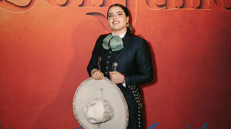 Camila Fernández se ríe de la polémica por beso de doña Cuquita y defiende gestos de cariño con don Vicente