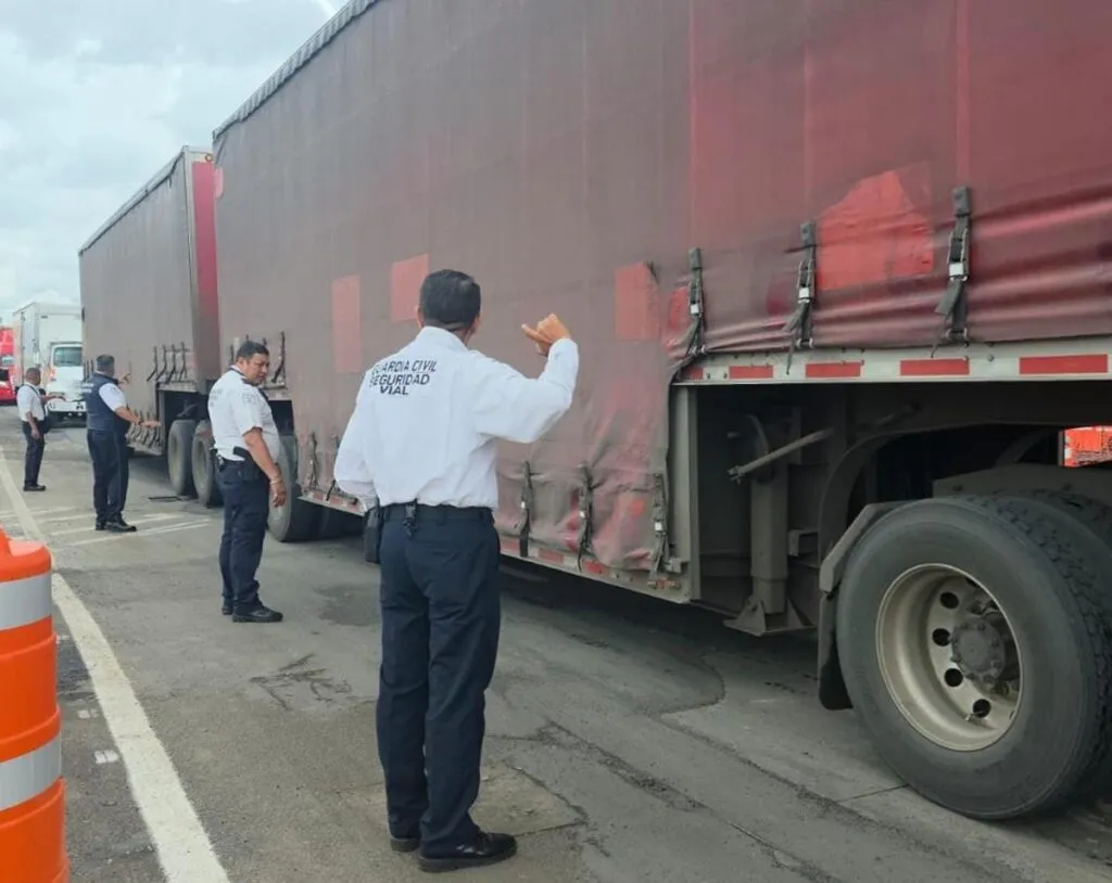 Caos vial en Morelia por regreso a clases y obras. Conduce con precaución en el Periférico Paseo de la República. 2