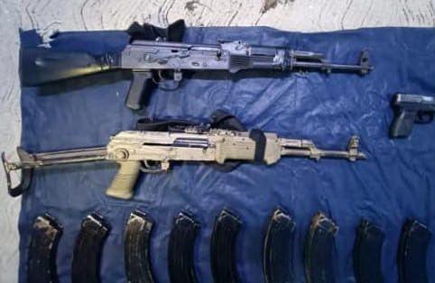 capturan a 3 hombres con armamento en Apatzingán