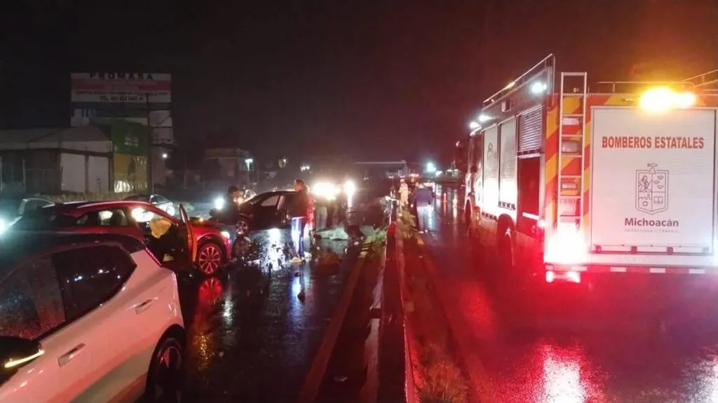 Carambola en la Morelia-Pátzcuaro deja tres personas heridas