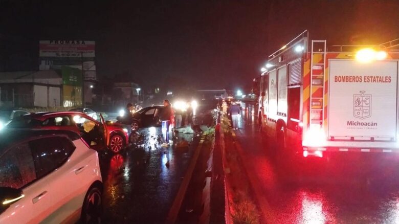 Carambola en la Morelia-Pátzcuaro deja tres personas heridas