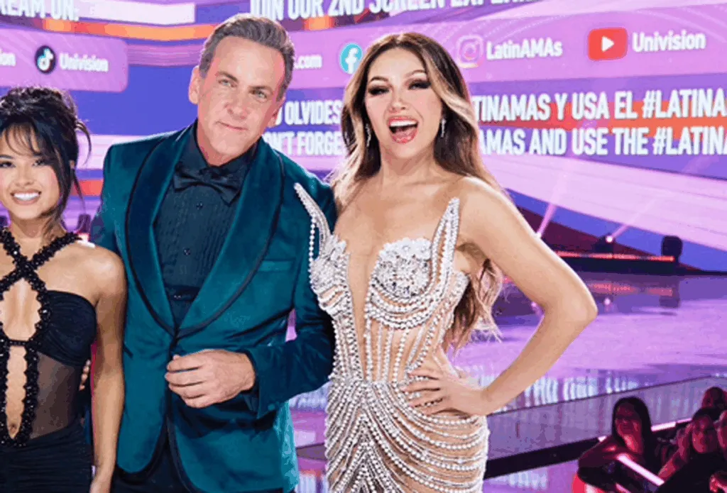 Carlos Ponce revive presunta pelea entre Thalía y Becky G en premiación y cuenta su versión