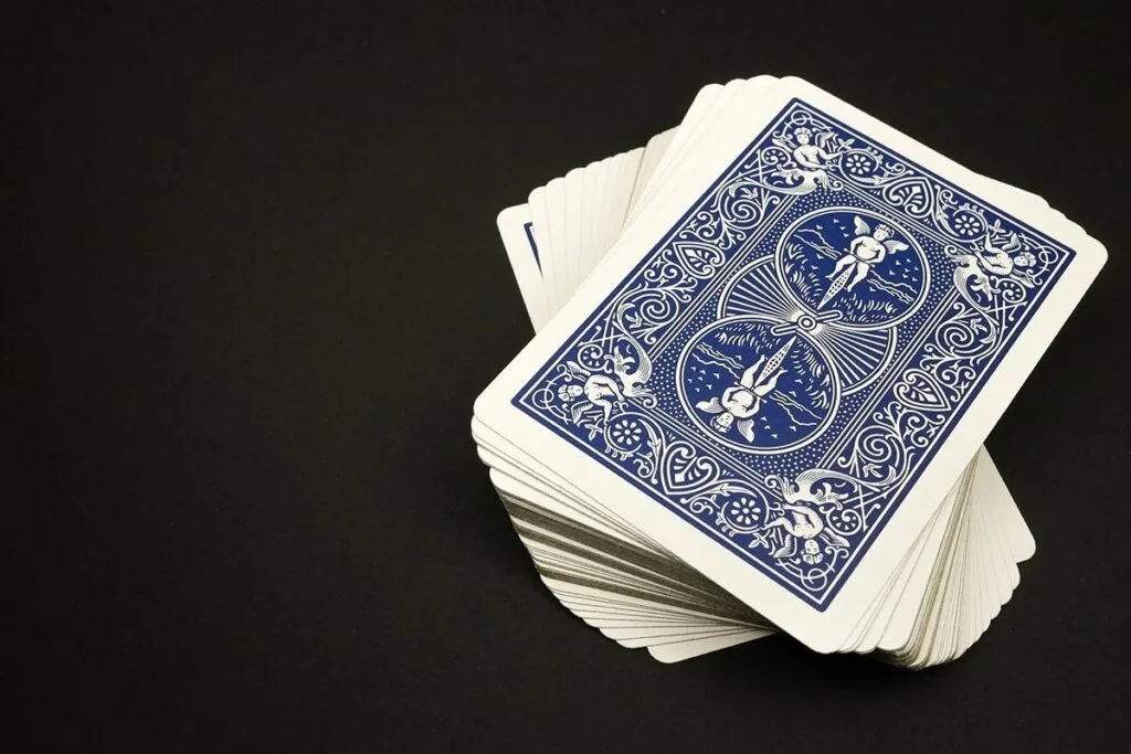 Cartas de Poker sobre fondo negro