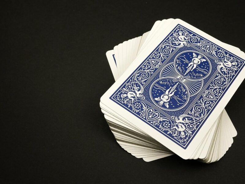 Cartas de Poker sobre fondo negro