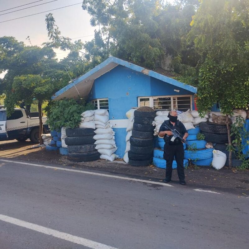 Sujetos armados nuevamente atacaron la caseta de policía en Buenavista, Michoacán