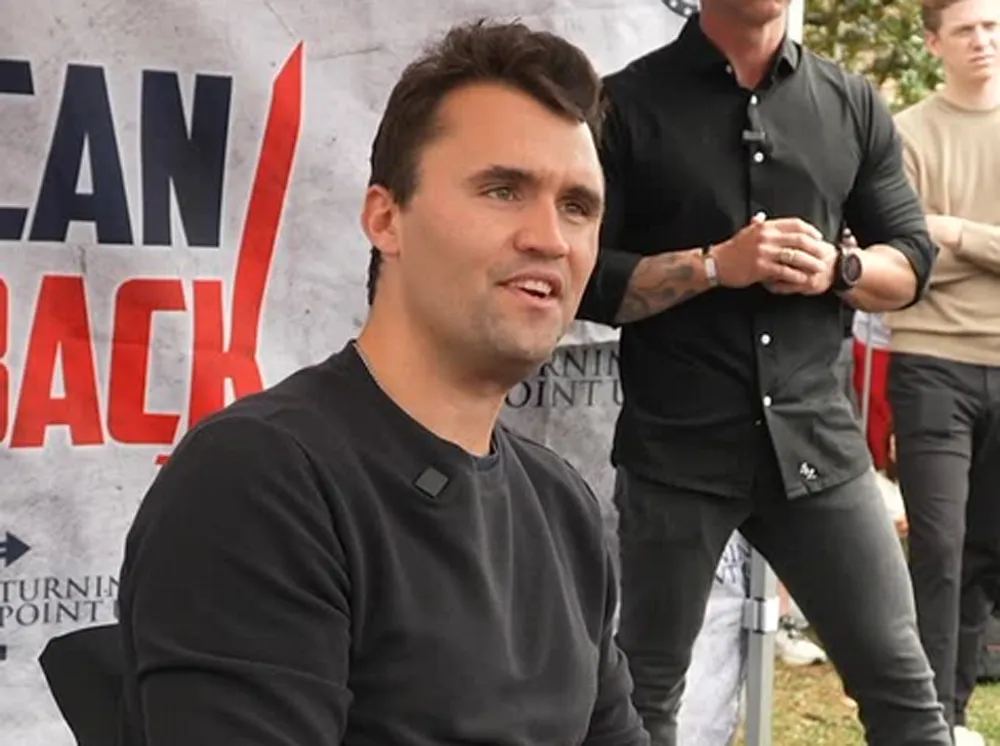 Charlie Kirk, influencer conservador y aliado del presidente Trump, herido de bala durante una charla en Utah