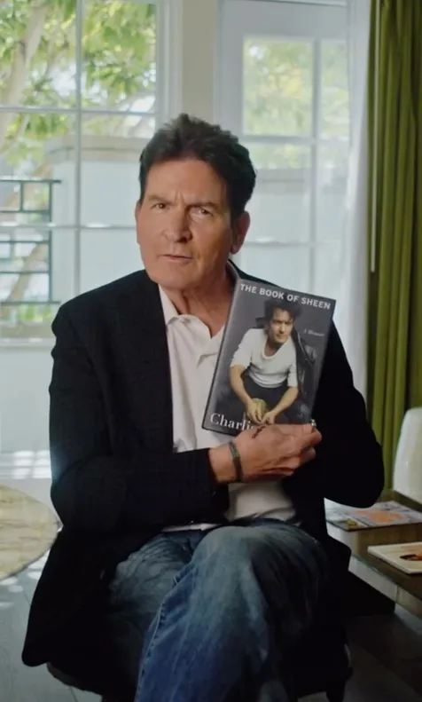 Charlie Sheen admite su experiencia con hombres-1