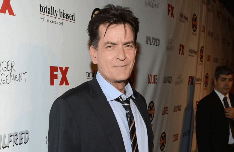 Charlie Sheen admite su experiencia con hombres