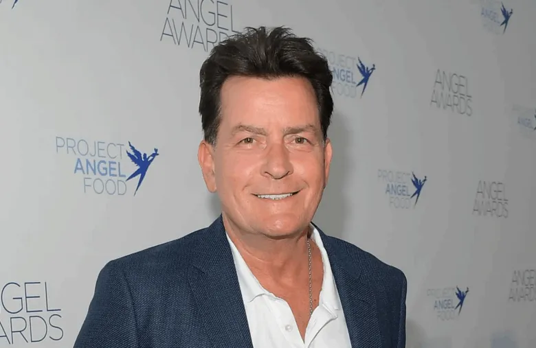 Charlie Sheen asegura que lleva 10 años de celibato
