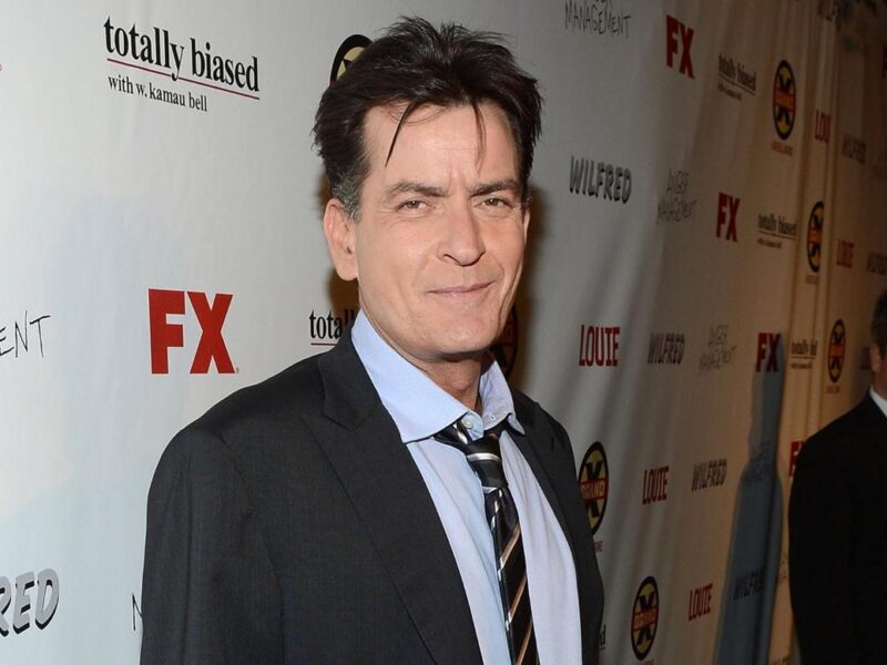 Charlie Sheen revela su vida de excesos y redención en documental y autobiografía