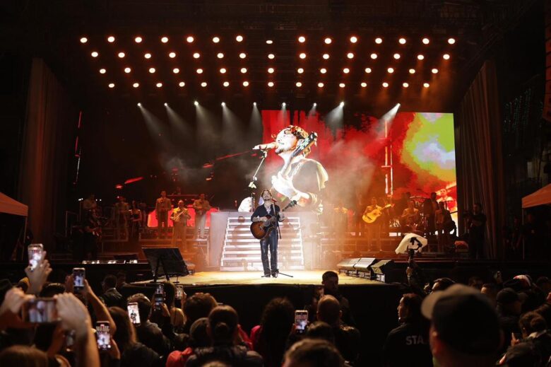 Christian Nodal encantó a miles en Morelia durante las fiestas patrias