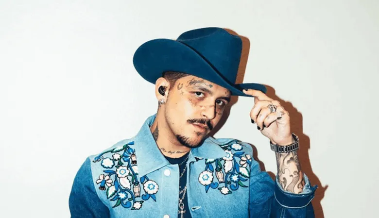 Christian Nodal y su familia estarían en riesgo de proceso penal por conflicto con Universal