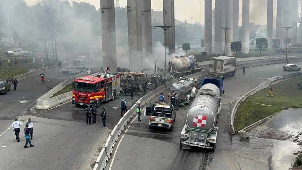 Confirman tres muertos y 70 lesionados por explosión de pipa en Puente la Concordia