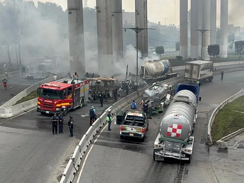Confirman tres muertos y 70 lesionados por explosión de pipa en Puente la Concordia