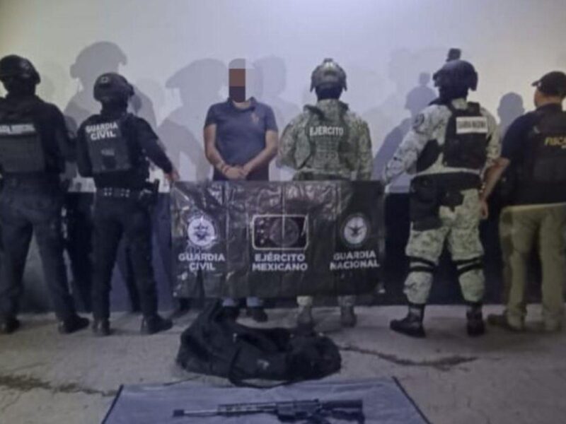 Detienen en Apatzingán a hombre armado con fusil y municiones en La Huerta