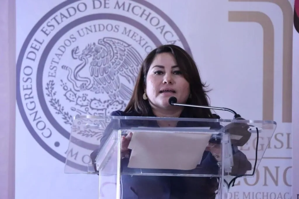 Diputadas Belinda Iturbide y Jaqueline Avilés entregan sus informes legislativos-1
